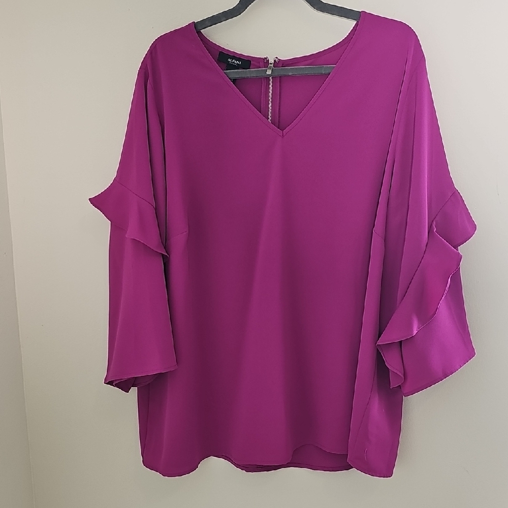 Alfani Women  Fuchsia Ruffle Sleeve Blouse.‎ Size 3X.